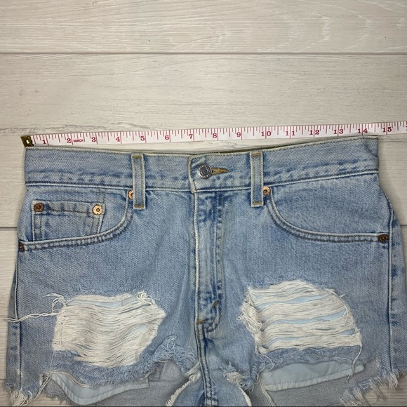 Levi’s 512 Distressed Cutoff Light Wash Shorts Size Small - Picture 7 of 10